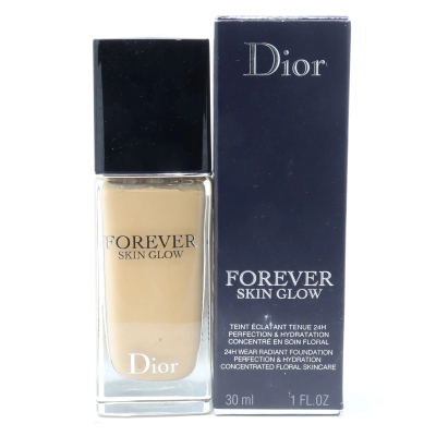 Krem pudër Dior Forever Skin Glow 3W0, 30 ml
