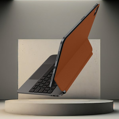 Kapak me tastierë Uniq Venno Pro për iPad Pro 11" M4 2024, magnetik, karamel
