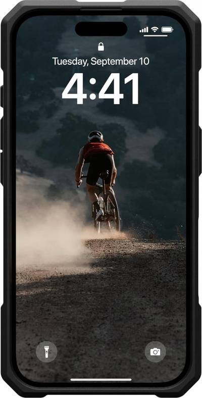 Mbrojtëse telefoni UAG Monarch për iPhone 16, mbron nga rënie gjer në 7.6 m, pamje karbon, e zezë