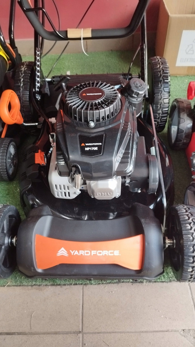 Kosë bari me benzinë Yard Force GMA53E, 51 cm, kosh 65 L, portokalli e zezë