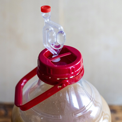 Demijon plastik Unbreakable, 15 L, me dorezë, transparent