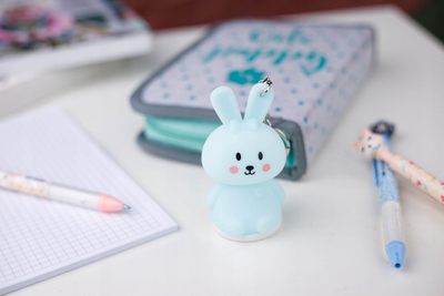 Varëse çelsash InnoGIO GIOkeyring Lepurush, silikon, me dritë LED, blu e çelët