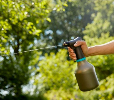 Spërkatës për bimë Gardena 750 ml, gryka bronzi, i zi