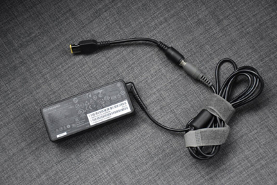 Adapter karikues Lenovo AC 65W, lidhje rrethore, i zi