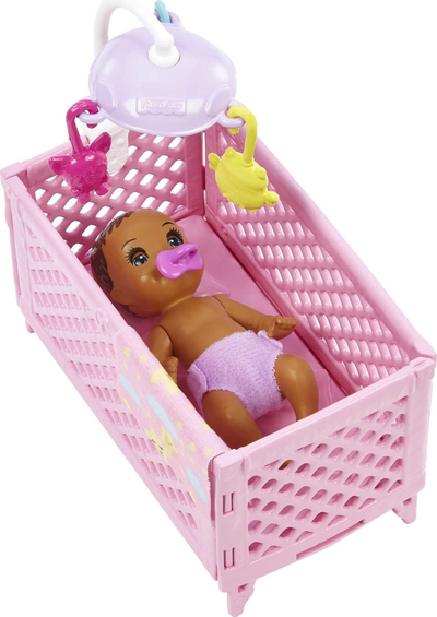 Set lodër Barbie Skipper Babysitters Crib Playset, me bebe kukull, krevat me gërvishka, rozë