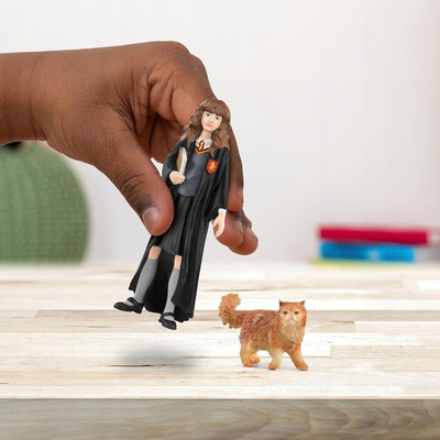 Figurina koleksionuese Schleich Harry Potter Hermione dhe Crookshanks, plastikë, shumëngjyrëshe