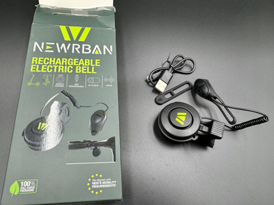 Zile elektrike Cellularline Newrban, me karikim USB, për biçikletë dhe trotinet, e zezë