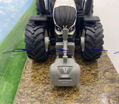 Lodër traktor Bburago Valtra M2/Q, 10 cm, me rimorkio tippuese, shumëngjyrëshe