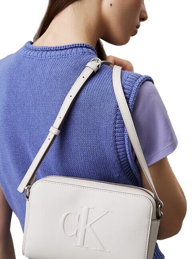 Çantë krahu për femra Calvin Klein mCK5402, e bardhë