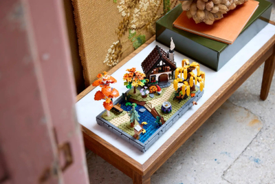 Set ndërtimi LEGO Icons Autumn Cottage Garden 11372, model kopshti, shumëngjyrëshe