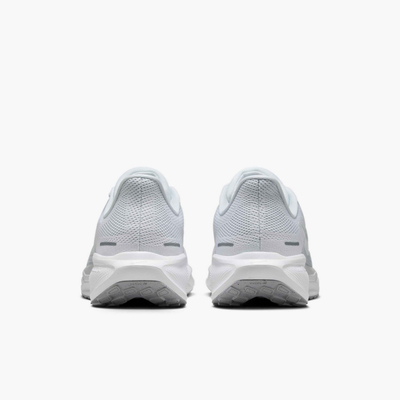 Atlete vrapimi Nike Pegasus 41 për burra, të bardha