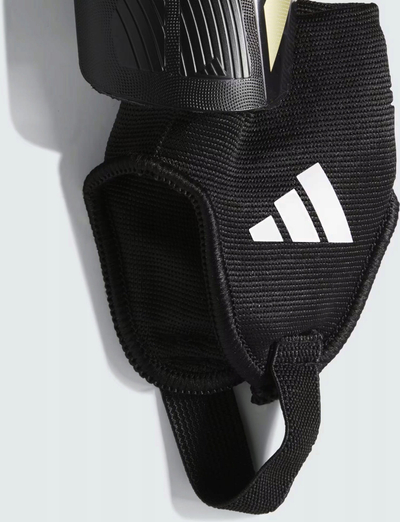 Mbrojtëse futbolli adidas Tiro Match Club Jr IP3996, me kyç, të zeza