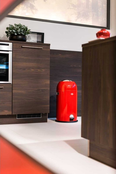 Кош за отпадоци Wesco Kickmaster, 33L, челик со правен премаз, црвен
