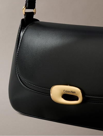 Çantë shpatulle Calvin Klein CK Heavyweight, për femra, e zezë