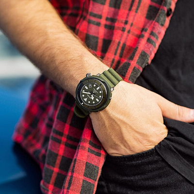 Orë dore Seiko Prospex Street Series SNE535P2