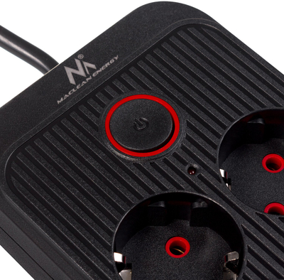 Prizë zgjatëse Maclean, 6 vrima, 4 porta USB, 110-240V, e bardhë