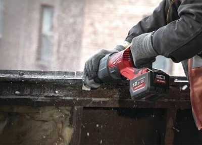 Sharrë reciproke Milwaukee M18 FSX-0C, 18V, prerje 300mm, e kuqe me të zezë
