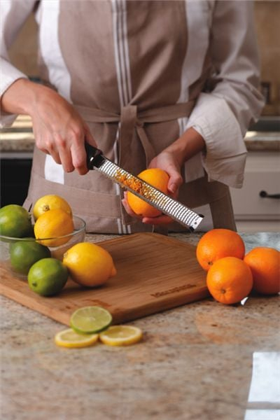 Rende Microplane Premium, grirëse edhe zester, çelik inox, e zezë