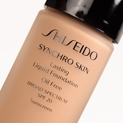Krem pudër Shiseido Synchro Skin Glow, Neutral 4, 30 ml