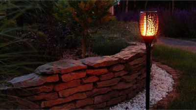 Llambë solare për kopsht Saska Garden Flame Effect, 79 cm, e zezë