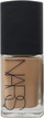 Fondatinë NARS Sheer Glow, nuanca Sahel, mbulim i lehtë n’mes