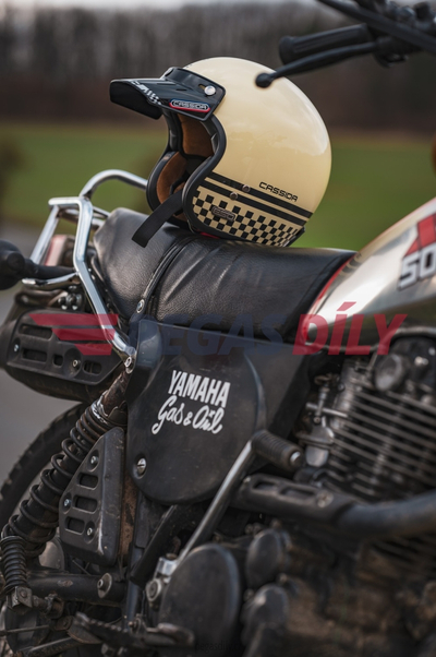 Helmetë moto CASSIDA Eso Forty Nine, e hapur neo retro, krem e zezë, 2026