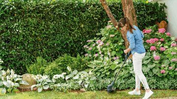 Trimer bari Bosch EasyGrassCut 18-26, 18V 2.5Ah, gjerësi prerje 26 cm, jeshil