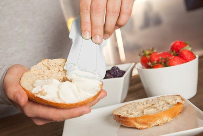 Spatulë kuzhine Quirky Scoop, silikon, lugë matëse e integruar, e bardhë
