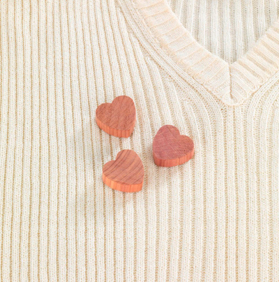 Aromatizues dollapi Wenko Small Scented Hearts, set zemrash të vogla, erë e freskët