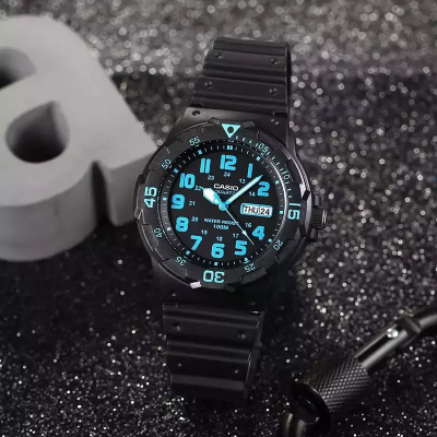 Orë dore Casio MRW-200H-2B, sportive, quartz, e zezë me blu