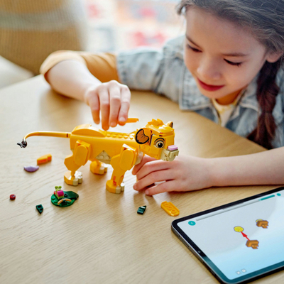 Set LEGO Disney The Lion King Simba Lion Cub 43243, figurë për ndërtim, 6+, shumëngjyrësh