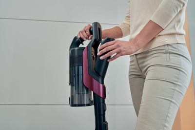 Fshesë me korrent vertikale Hoover HF610HX 011, pa kabllo, 40 min, 0.7L, e zezë