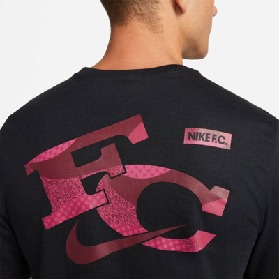 Bluzë Nike FC Graphic, për burra, me mëngë të shkurtra, e zezë