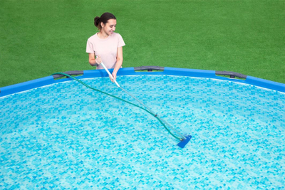Set mirëmbajtjeje pishine Bestway Flowclear, për pishina deri 3.96m, me skimmer dhe vakum, blu