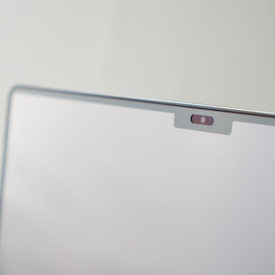 Filmi mbrojtës Moshi iVisor XT për MacBook Air 13.6", Retina, me kornizë të zezë