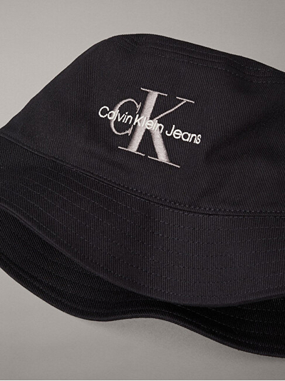 Kapele për meshkuj Calvin Klein, e zezë