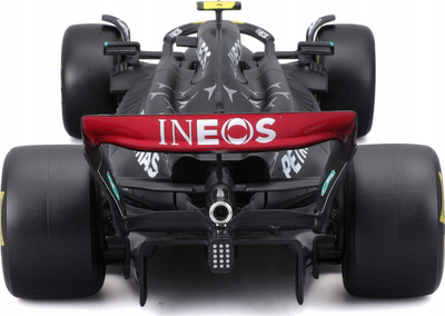 Maket makine Bburago F1 Mercedes W14 Hamilton, shkalla 1:24, me helmetë, shumëngjyrëshe