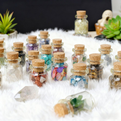 Set kristalesh LeanToys Natural Gemstone, 30 copë, në shishe qelqi, shumëngjyrësh