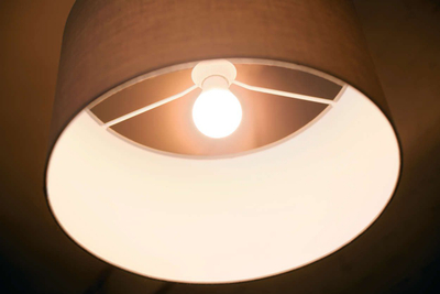 Llambë LED Philips SceneSwitch PHI588840, 8W 60W ekuivalente, E27, dritë e bardhë e ngrohtë