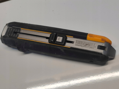Thikë multifunksionale ToughBuilt TB H4S5 01, scraper edhe prerëse, me 5 tehe, e zezë