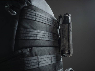 Elektrik dore Armytek Dobermann Pro Magnet USB, 1500 lumen, karikim magnetik me USB, i zi