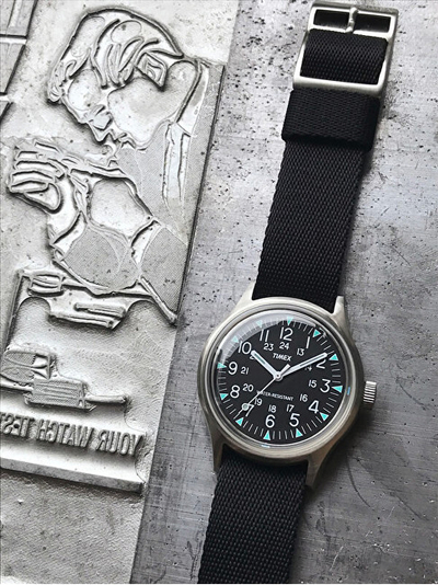 Orë dore Timex TW2R13800, e zezë