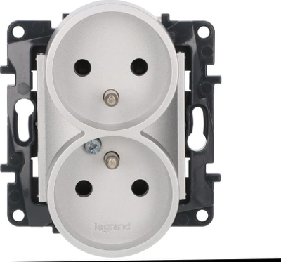 Prizë e dyfishtë Legrand Niloe Step 2x2P + Z 863334, e bardhë
