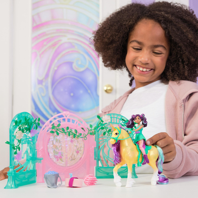 Set lodrash Spin Master Unicorn Academy Ava Doll and Leaf, stalla e unicorn-it me 15 aksesorë, shumëngjyrësh