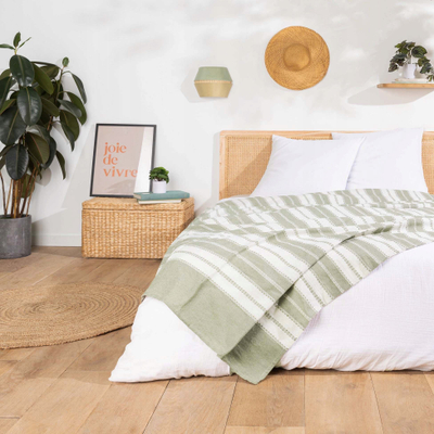 Mbulesë krevati Douceur d’Intérieur Abby Striped, 180x220 cm, pambuk poliester, jeshile me vija