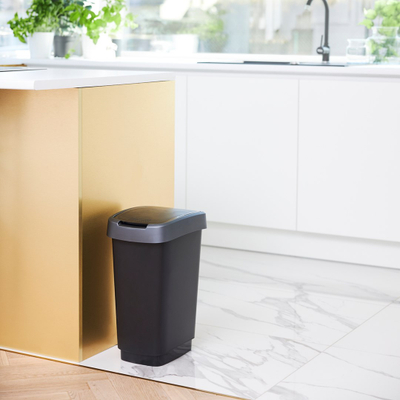 Kosh plehrash Rotho Swing Bin Twist, 25L, kapak lëkundës, i zi argjend i errët