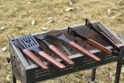 Set veglash BBQ Jean Dubost Laguiole, 5 pjesë, me doreza druri rubberwood, ngjyrë e errët