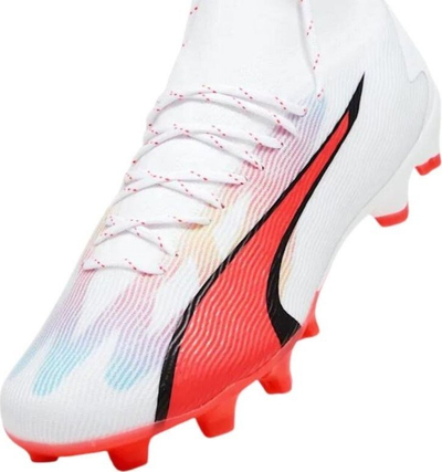 Patika futbolli Puma Ultra Pro FG/AG 107422 01, për fusha me bar të thatë dhe fusha artificiale, të bardha me të kuqe