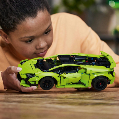 Set ndërtimi LEGO Technic Lamborghini Huracán Tecnica 42161, model supermakine, jeshile
