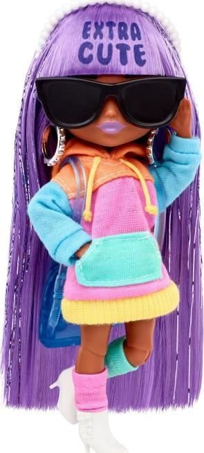 Kukull Barbie Extra Minis, 14 cm, fustan me kapuç shumëngjyrësh, çizme të bardha